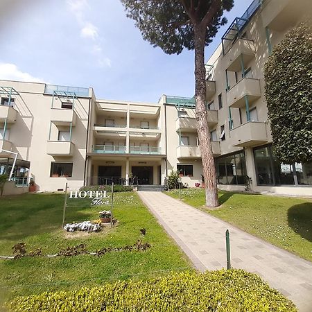 Hotel Flora Marina Di Bibbona Esterno foto
