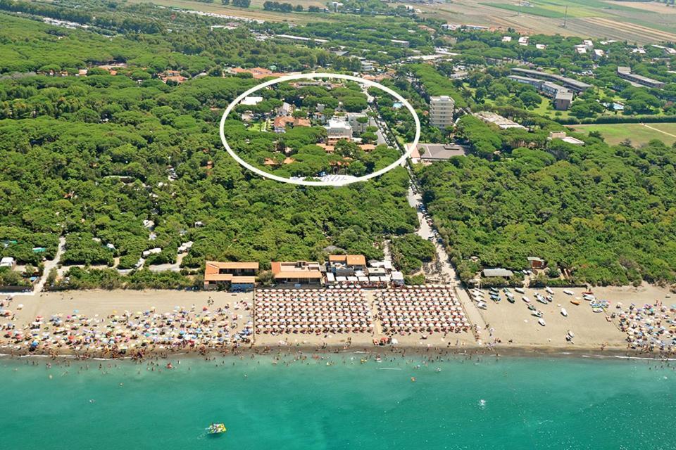 Hotel Flora Marina Di Bibbona Esterno foto