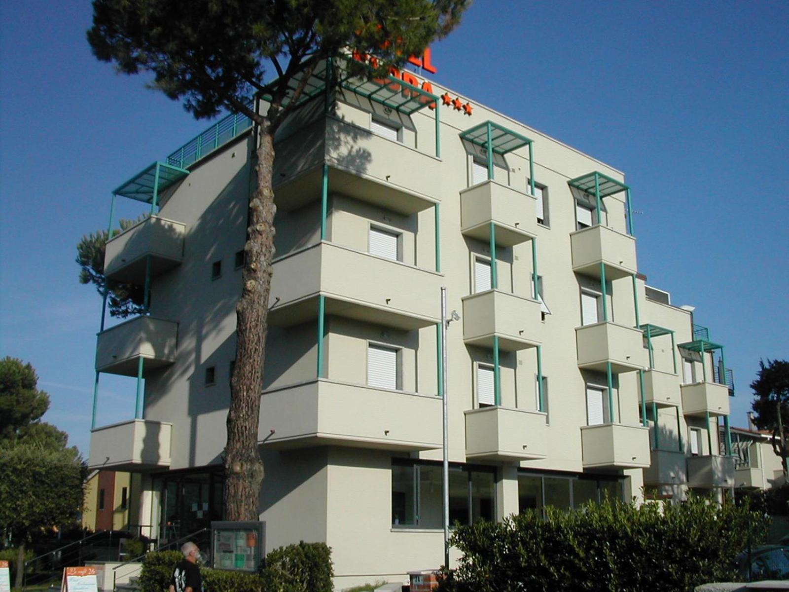 Hotel Flora Marina Di Bibbona Esterno foto