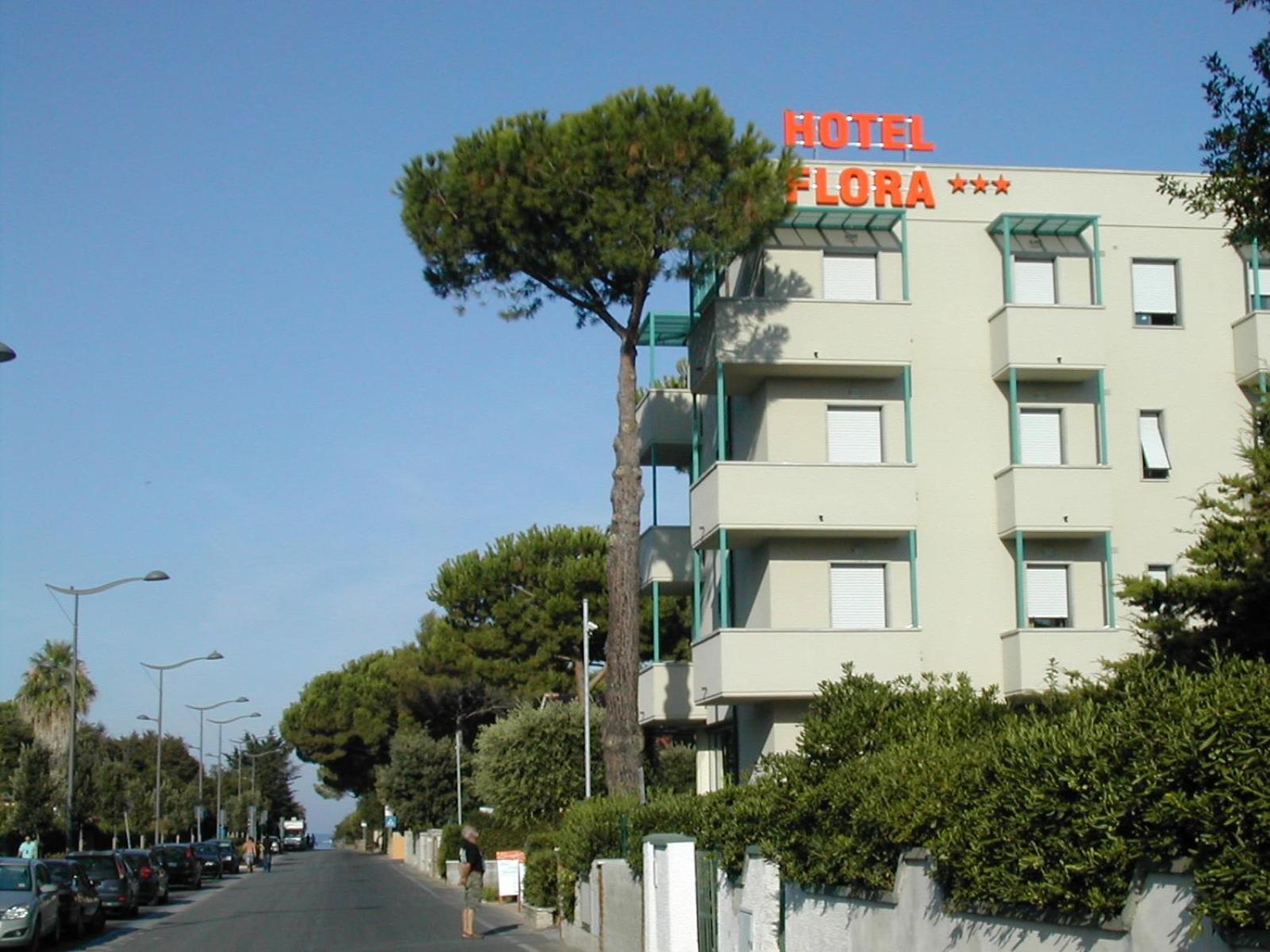 Hotel Flora Marina Di Bibbona Esterno foto
