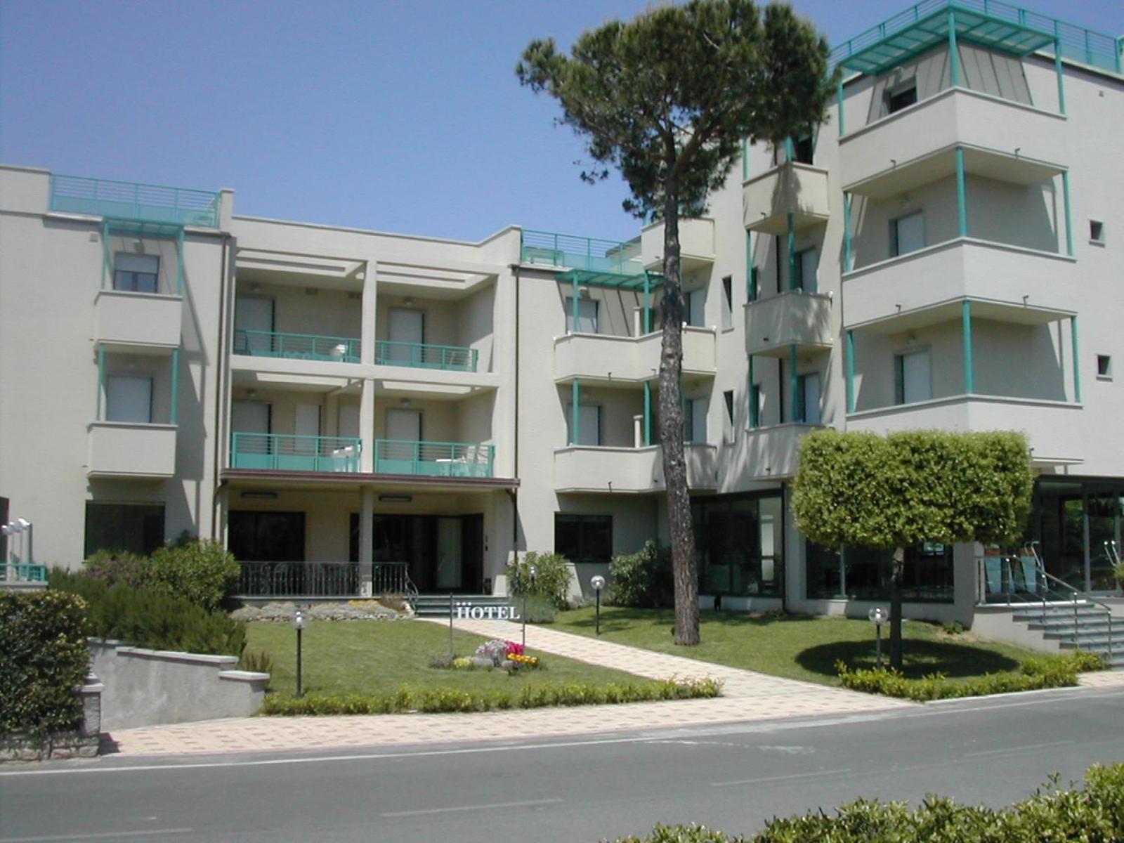 Hotel Flora Marina Di Bibbona Esterno foto