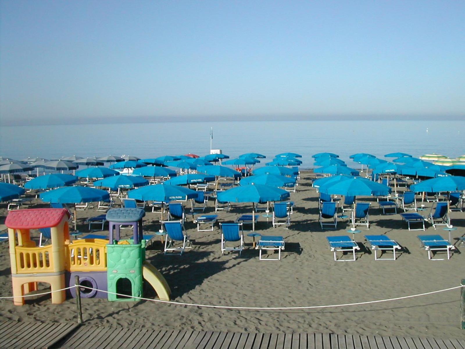 Hotel Flora Marina Di Bibbona Esterno foto