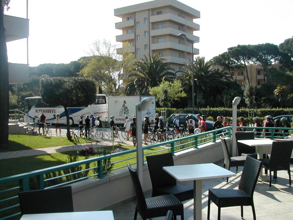 Hotel Flora Marina Di Bibbona Esterno foto