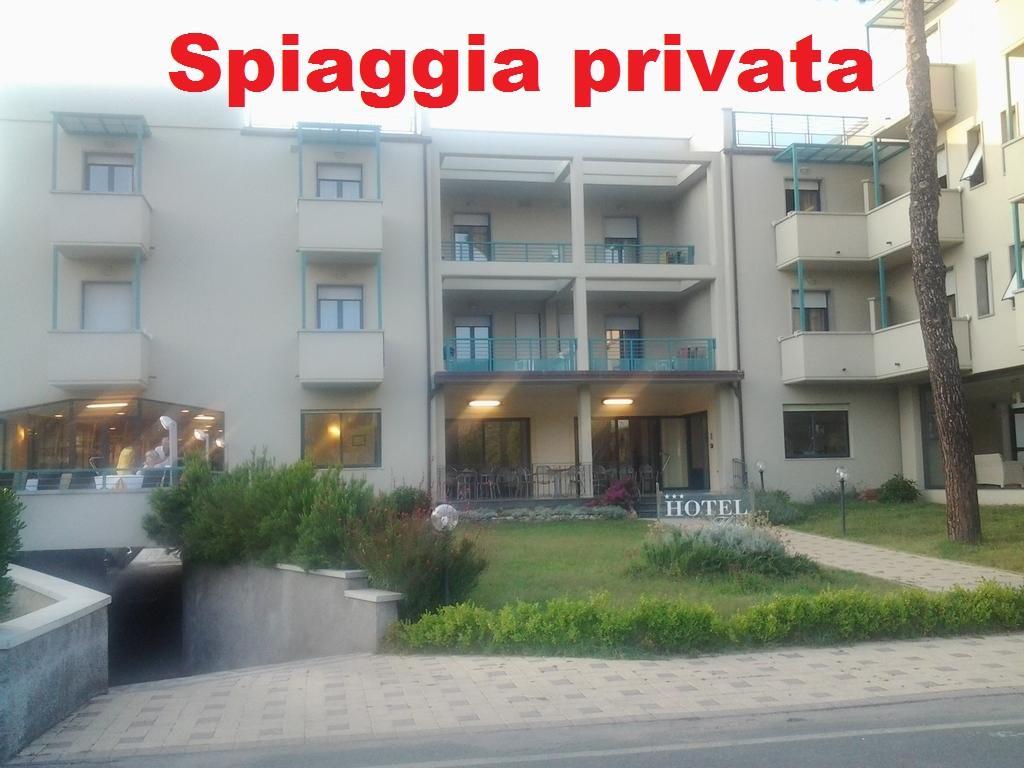 Hotel Flora Marina Di Bibbona Esterno foto