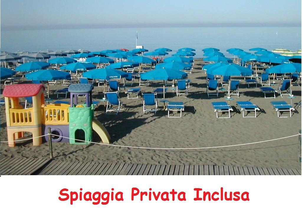 Hotel Flora Marina Di Bibbona Esterno foto